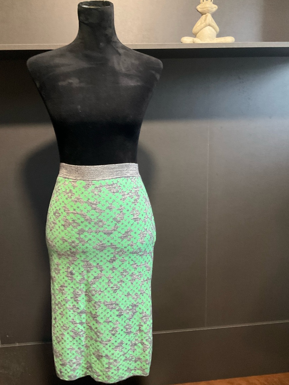 Anthropologie Maeve XS seafoam green knit Midi skirt with grey digital print